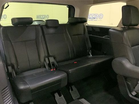 Used 2023 Ford Expedition XLT image 15