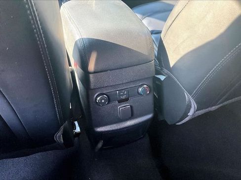 Used 2019 Ford Explorer XLT w/ Equipment Group 202A AWD/4WD image 29