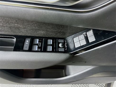 New 2026 Land Rover Range Rover Velar Dynamic SE image 19