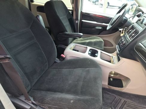 Used 2016 Dodge Grand Caravan SXT FWD image 14