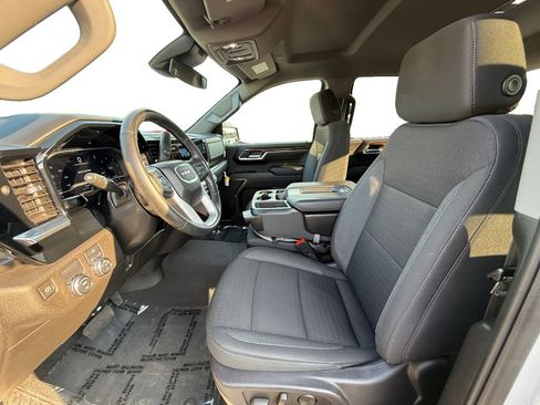 Used 2023 GMC Sierra 1500 Elevation RWD image 9
