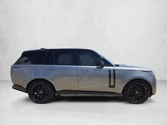 Used 2025 Land Rover Range Rover SE AWD/4WD image 4