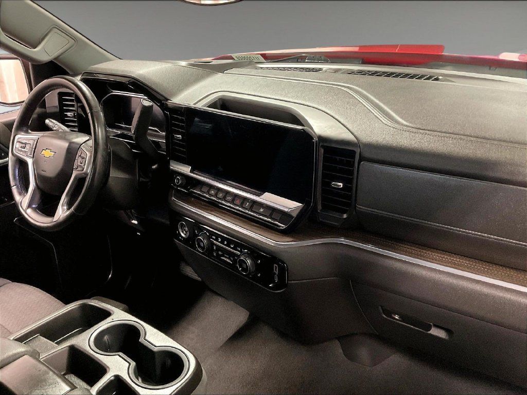 Used 2024 Chevrolet Silverado 1500 LT AWD/4WD image 14
