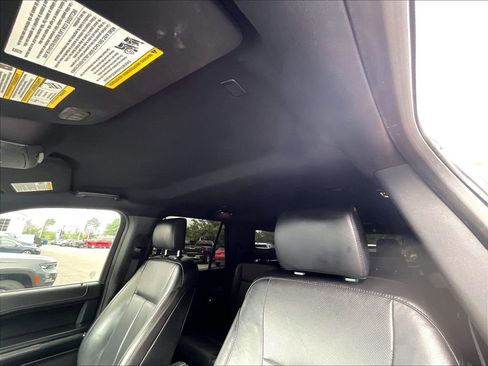 Used 2018 Ford Expedition Max XLT w/ Equipment Group 202A AWD/4WD image 7