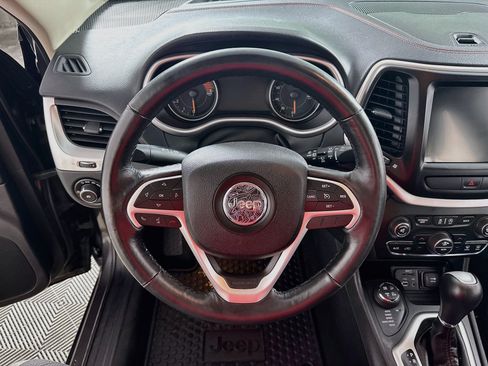 Used 2016 Jeep Cherokee Trailhawk w/ Comfort/Convenience Group AWD/4WD image 16