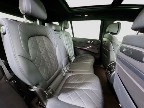 Used 2023 BMW X7 xDrive40i w/ Executive Package image 31