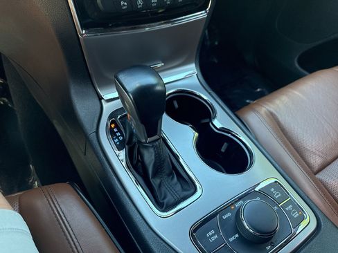 Used 2020 Jeep Grand Cherokee Overland AWD/4WD image 43