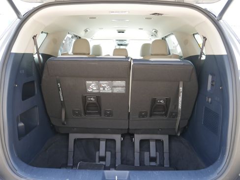 Certified 2025 Kia Carnival EX FWD image 9