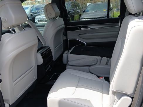 New 2026 Jeep Grand Wagoneer Limited AWD/4WD image 23