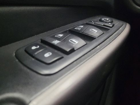 Used 2019 Jeep Cherokee Latitude w/ Popular Appearance Group FWD image 27