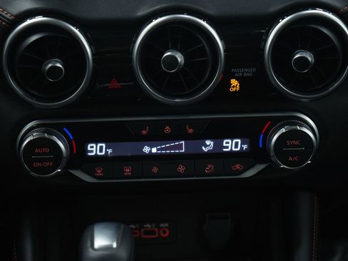 Used 2022 Nissan Sentra SR w/ SR Premium Package image 16