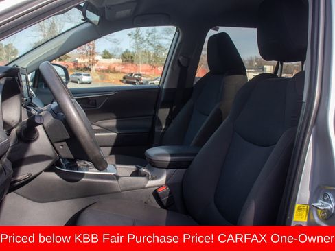 Used 2022 Toyota RAV4 LE image 13