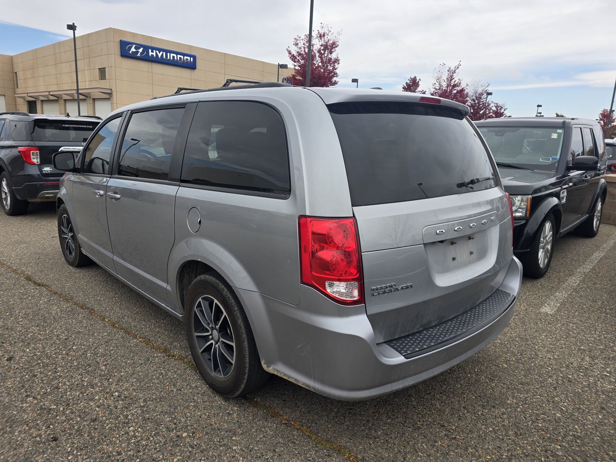 Used 2018 Dodge Grand Caravan SE FWD image 3