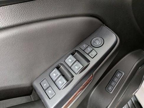 Used 2020 GMC Yukon XL SLT AWD/4WD image 18