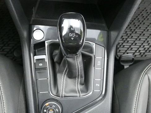 Used 2023 Volkswagen Tiguan SE R-Line image 27