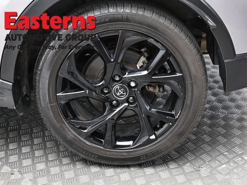 Used 2019 Toyota C-HR Limited FWD image 8
