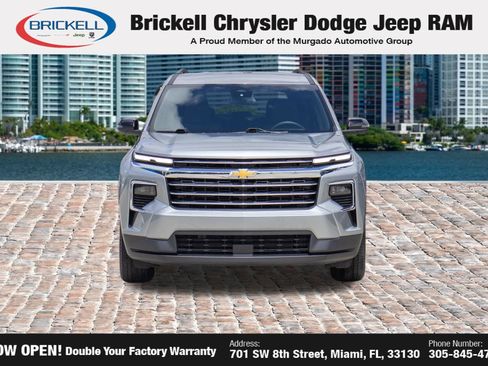 Used 2024 Chevrolet Traverse LT FWD image 2