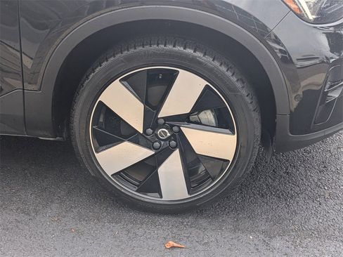 Used 2023 Volvo XC40 Recharge Ultimate image 11