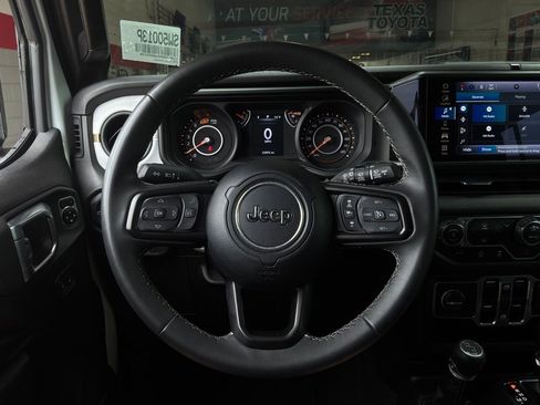 Used 2025 Jeep Wrangler Unlimited Sport AWD/4WD image 29