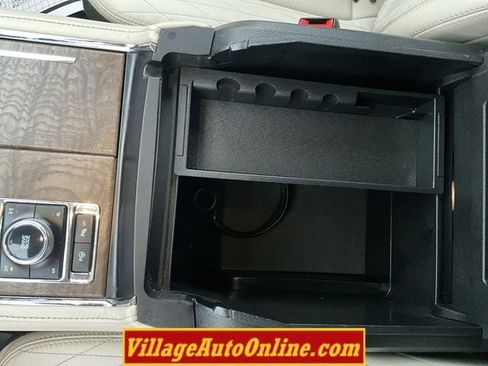 Used 2021 Ford Expedition Platinum image 19