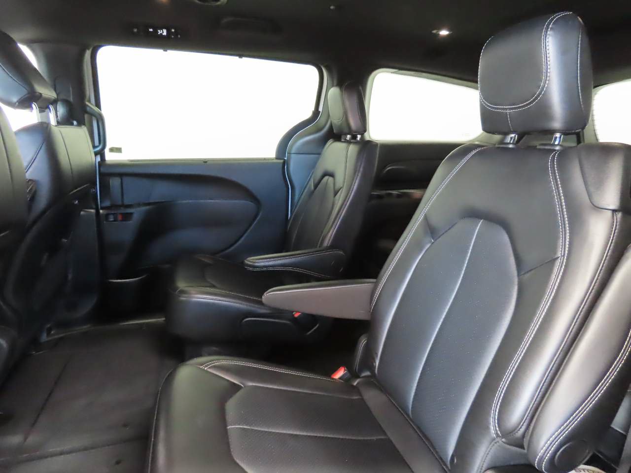 Used 2025 Chrysler Pacifica Select FWD image 15