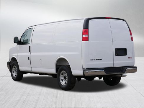 New 2026 GMC Savana 3500 w/ Driver Convenience Package RWD image 3