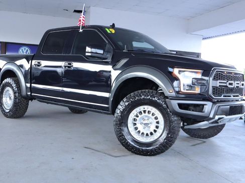 Used 2019 Ford F150 Raptor w/ Equipment Group 802A Luxury AWD/4WD image 3