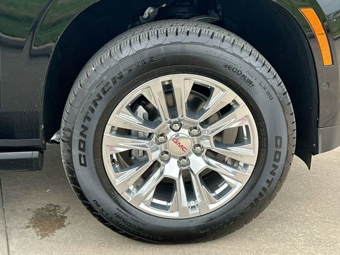 Used 2025 GMC Yukon XL Denali w/ Sun & Power Step Package image 26