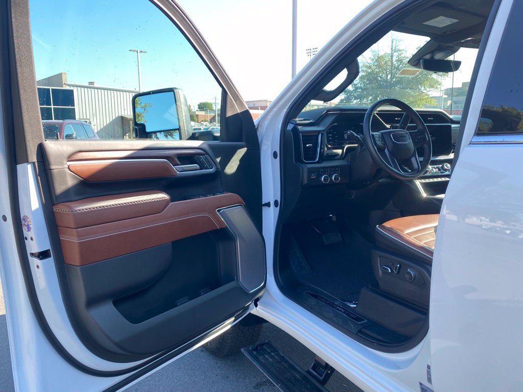 Used 2024 GMC Sierra 2500 Denali Ultimate w/ Max Trailering Package AWD/4WD image 11