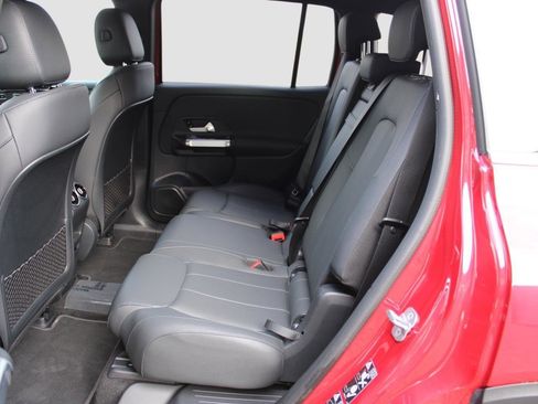 Used 2023 Mercedes-Benz EQB 300 4MATIC image 32