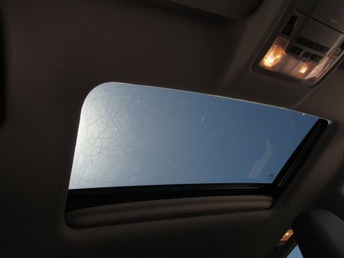 Used 2016 Toyota Highlander Limited image 8