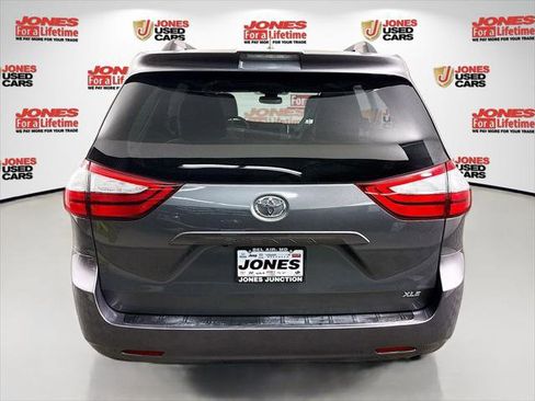 Certified 2019 Toyota Sienna XLE w/ Carpet Mat Package FWD image 15