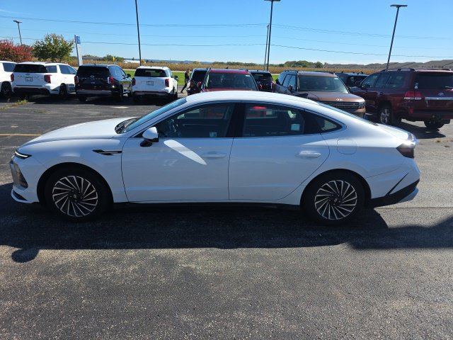 Used 2025 Hyundai Sonata SEL FWD image 2