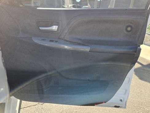 Used 2016 Toyota Sienna SE image 17