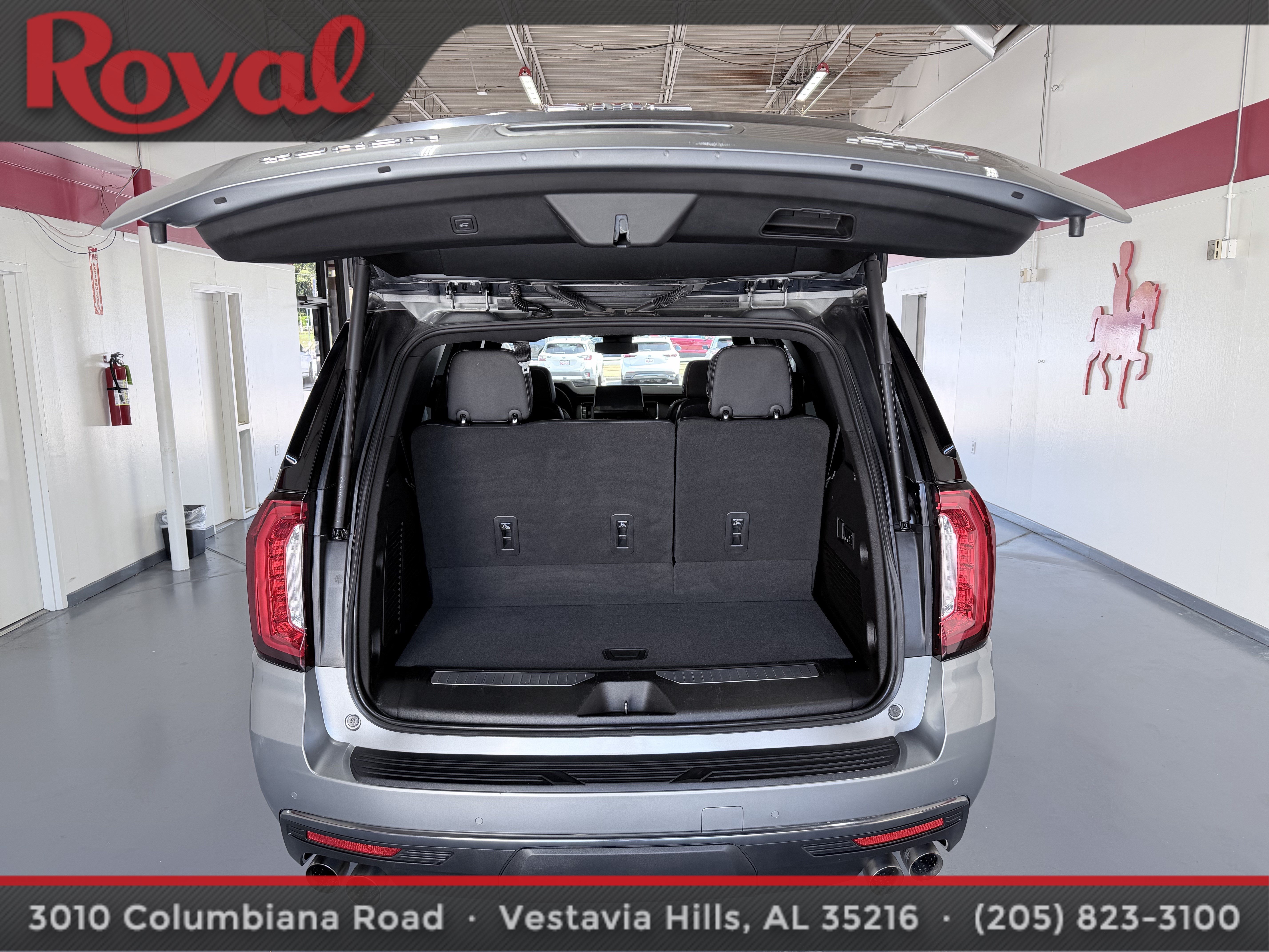 Used 2023 GMC Yukon AT4 w/ AT4 Premium Plus Package AWD/4WD image 8