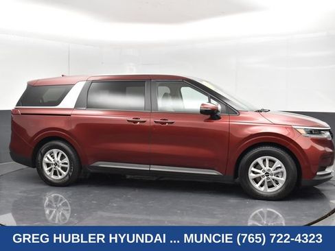 Used 2023 Kia Carnival LX FWD image 10