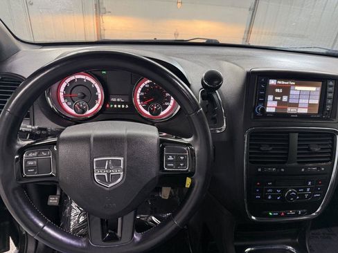 Used 2017 Dodge Grand Caravan SXT w/ Driver Convenience Group image 12