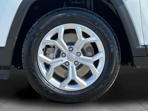 Used 2024 Jeep Compass Latitude AWD/4WD image 24