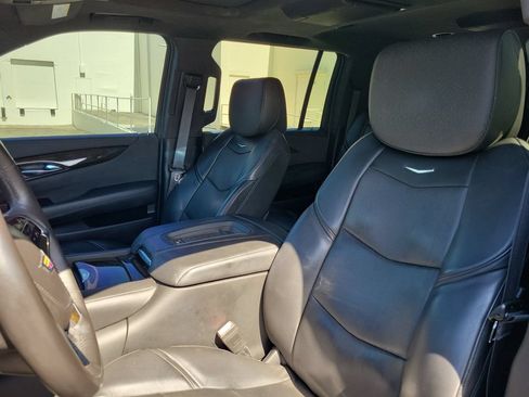Used 2019 Cadillac Escalade ESV Platinum RWD image 24