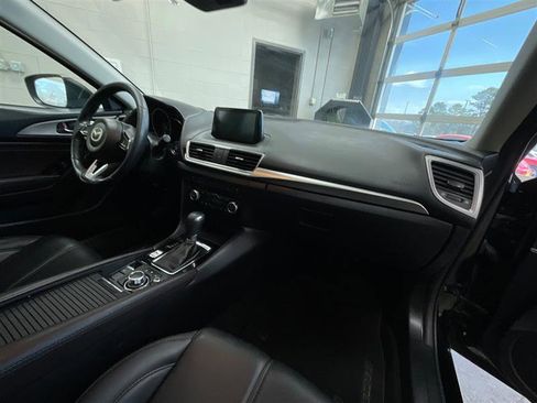 Used 2017 MAZDA MAZDA3 Touring w/ Popular Equipment Package image 28