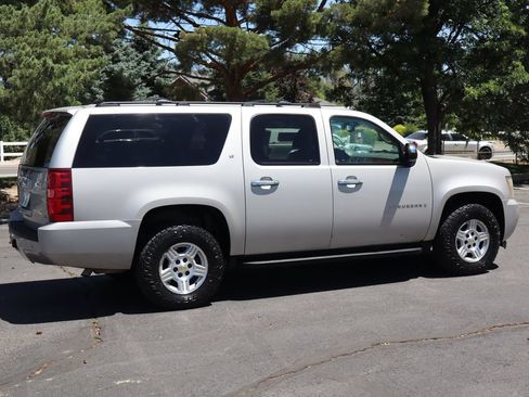 Used 2008 Chevrolet Suburban LT w/ LT Preferred Equipment Group AWD/4WD image 4