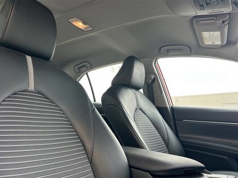 Used 2024 Toyota Camry SE image 16