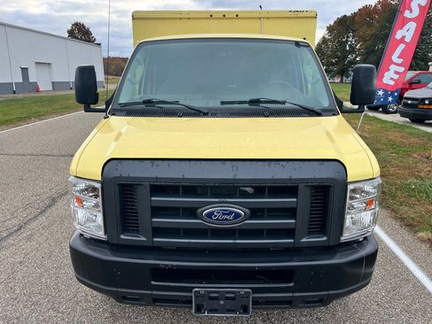 Used 2019 Ford E-450 and Econoline 450 Super Duty w/ Power Windows & Locks Group image 4