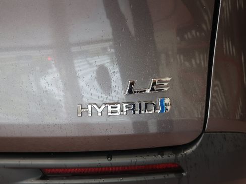 Used 2024 Toyota Sienna LE AWD/4WD image 9