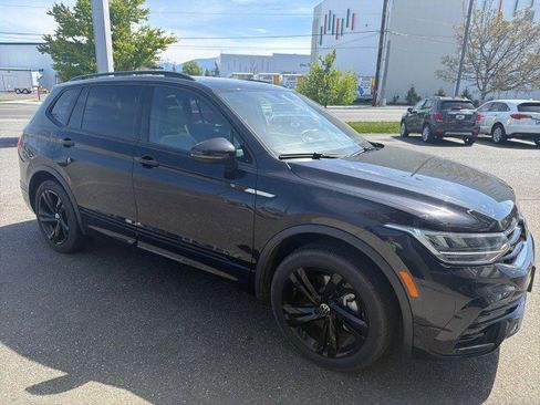 Used 2024 Volkswagen Tiguan SE R-Line AWD/4WD image 2