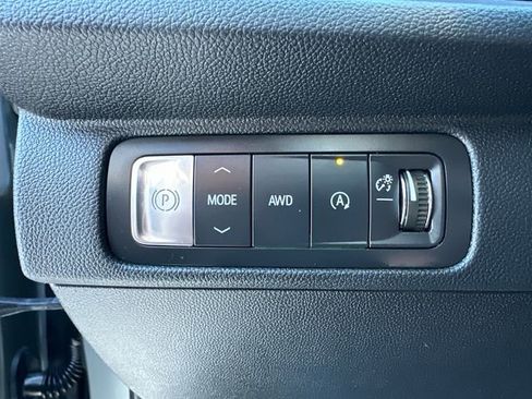Used 2025 Chevrolet Traverse Z71 AWD/4WD image 28