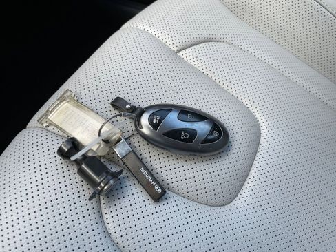 Used 2025 Hyundai Elantra Limited image 21