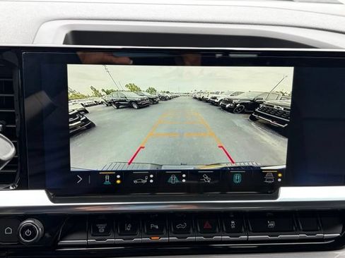 Used 2025 Chevrolet Silverado 3500 High Country AWD/4WD image 24