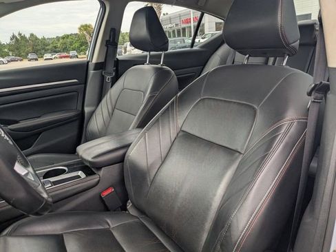 Used 2024 Nissan Altima 2.5 SR w/ SR Premium Package FWD image 14