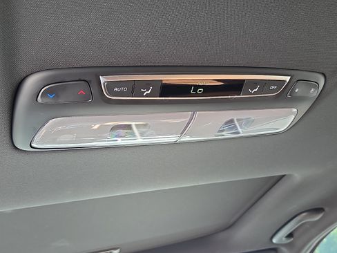 Used 2025 Kia Telluride AWD image 12